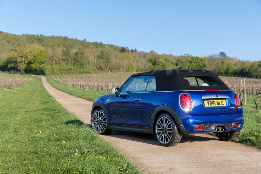  Mini Cooper S Cabrio 25th Anniversary (F57) 2018 года  (UK) (фото 7 из 22)